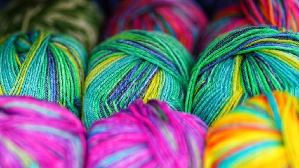 Lang Yarns Strickanleitungen kostenlos – Pullover als PDF herunterladen